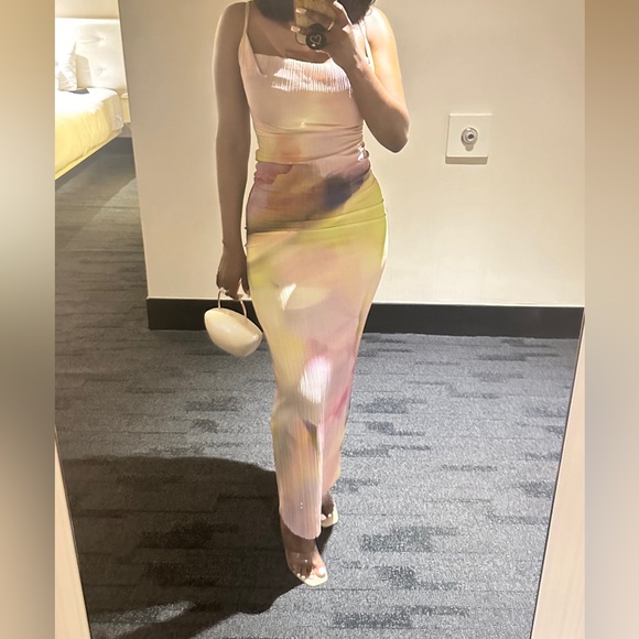 Pretty Little Thing Multi Watercolour Plisse Strappy Maxi Dress - Picture 6 of 7